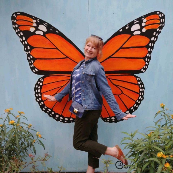 Meet your Posher, Amanda - Picture 1 of 2